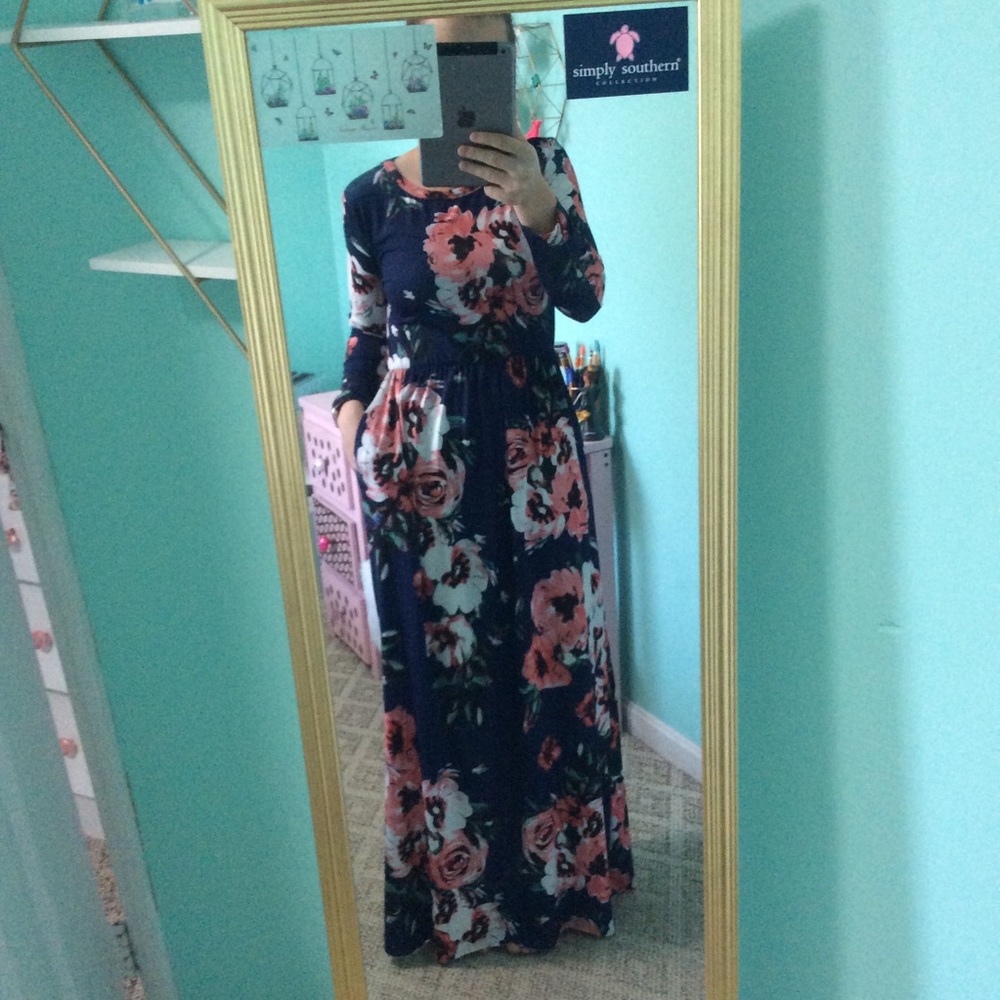 Floral maxi dress! With pockets!💃🏻👏🏽